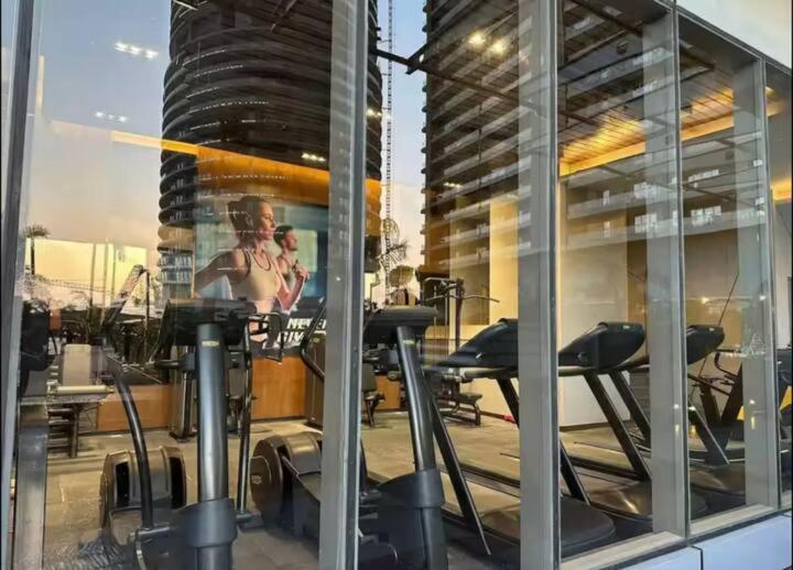Elegant Hideaway - 39th Floor Apartment New Delhi