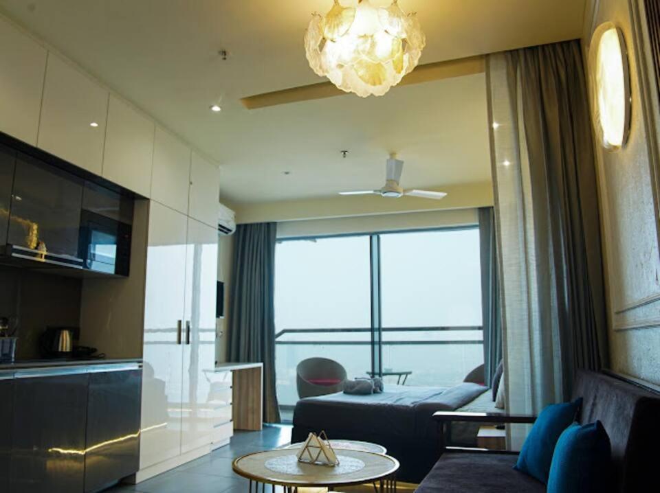 Elegant Hideaway - 39th Floor *